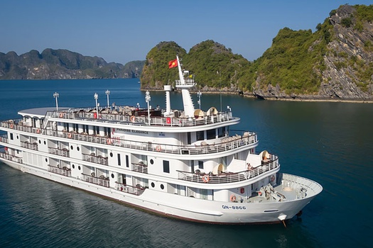 A Complete Guide to Chartering a Cruise in Halong Bay